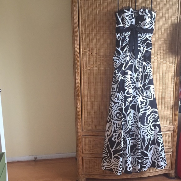 Gown - Picture 1 of 5